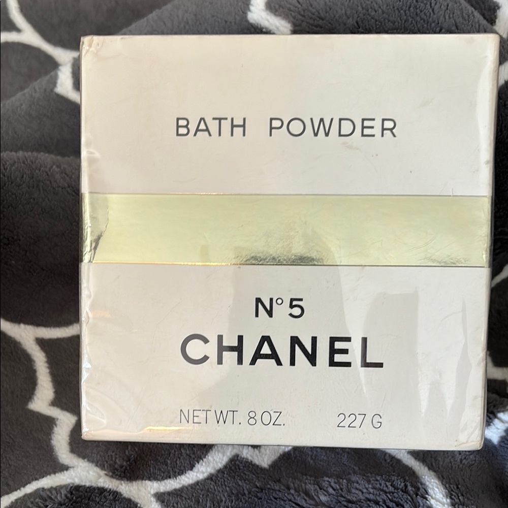 CHANEL No. 5 Bath Powder in White and Gold